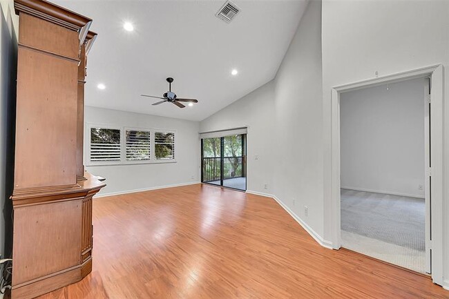 Photo - 1002 NW 105th Way