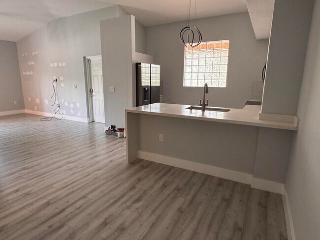 Photo - 6936 SW 39th St Unit d203