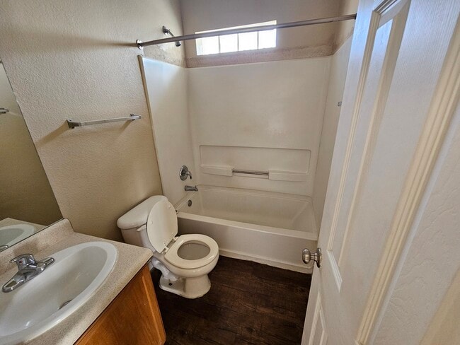 Photo - Harlandale Building