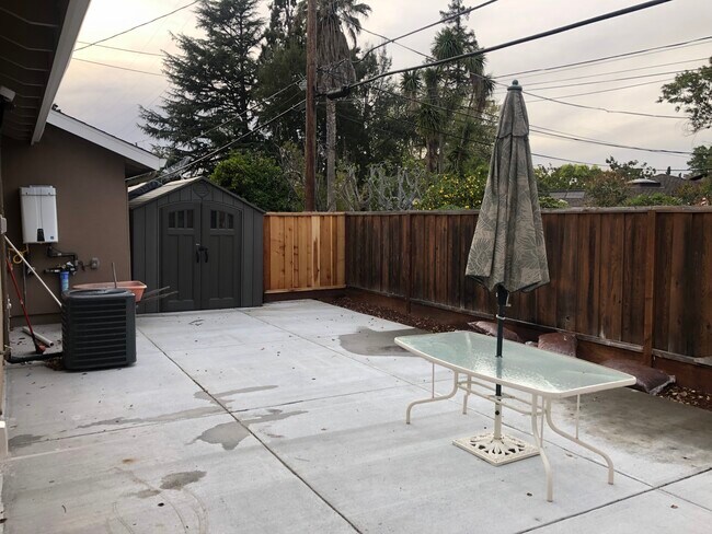 Photo - 541 Pamlar Ave