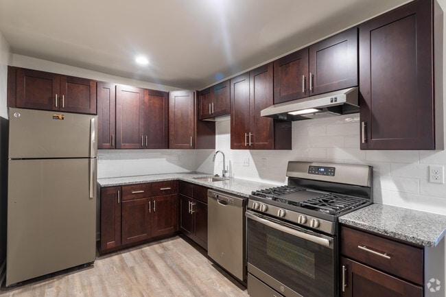 2BR, 2BA - 960 SF