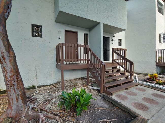 Building Photo - 1901 NW S River Dr Unit 49