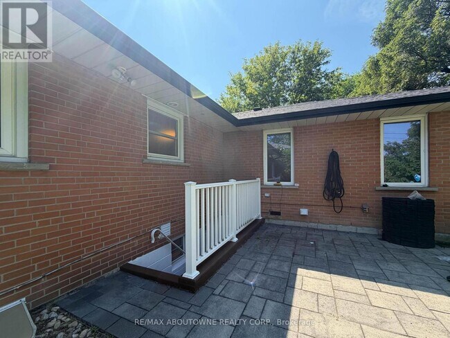 Photo - 2130 Greenhurst Ave