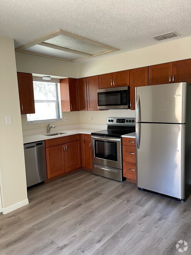 Building Photo - 2901 Bay View Dr Unit B Rental