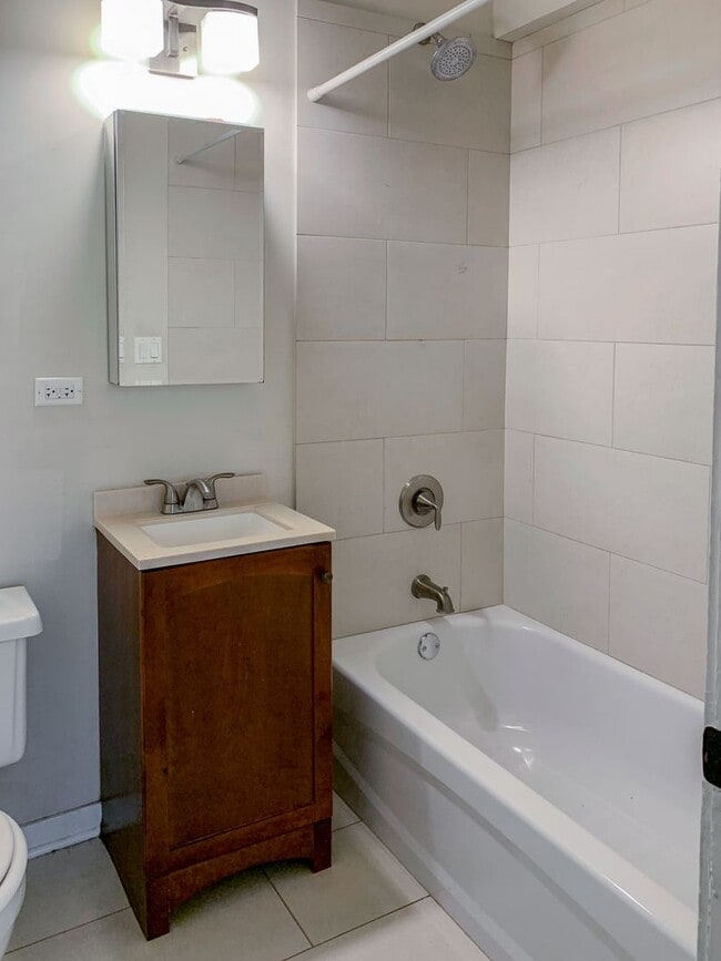 Photo - 2175 W Giddings St Unidad 1