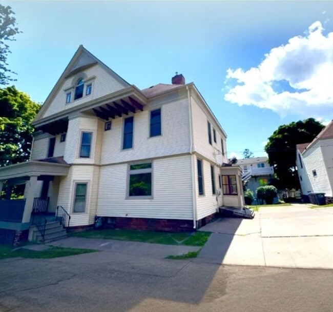 Building Photo - 205 N 18th Ave E Unit 1