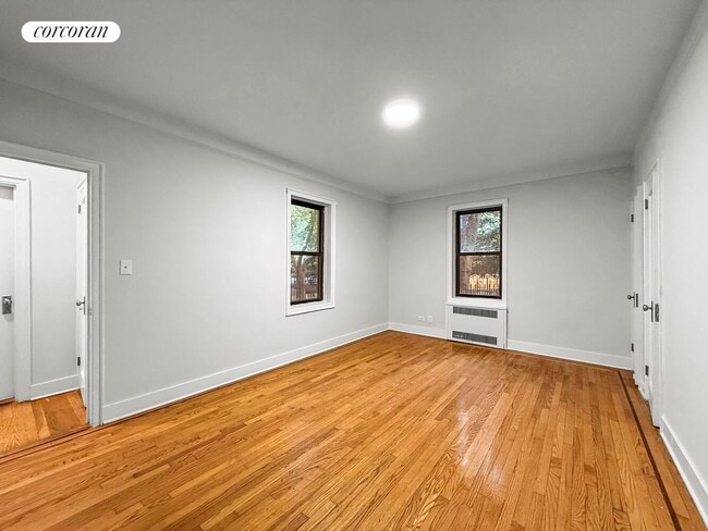 Building Photo - 1685 E 5th St Rental