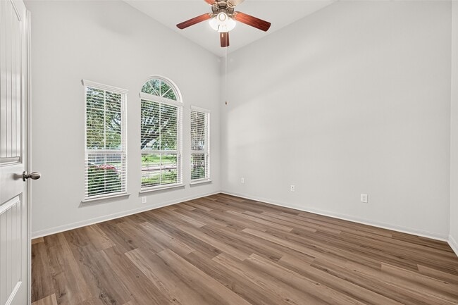 Photo - 9214 Cavalier Ln