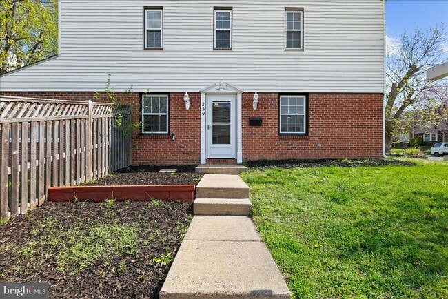 Photo - 239 Nottoway St SE