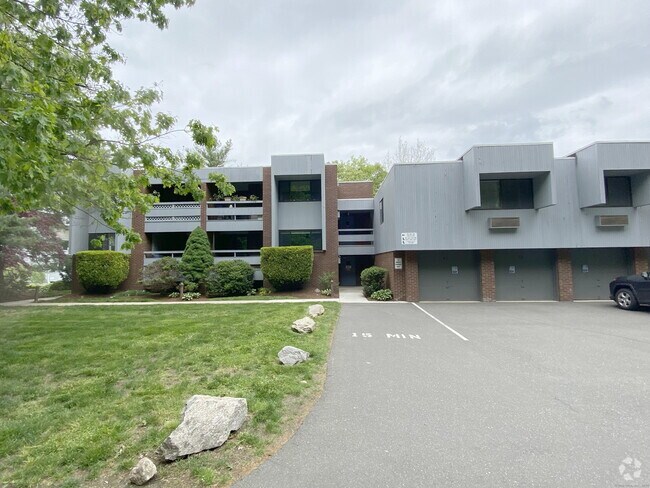 Building Photo - 95 Wilton Crest Rd Unit 95 Rental