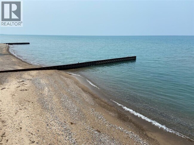 Photo - 3538 Queen St