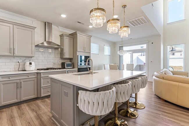 Photo - 116 Farrier Ln