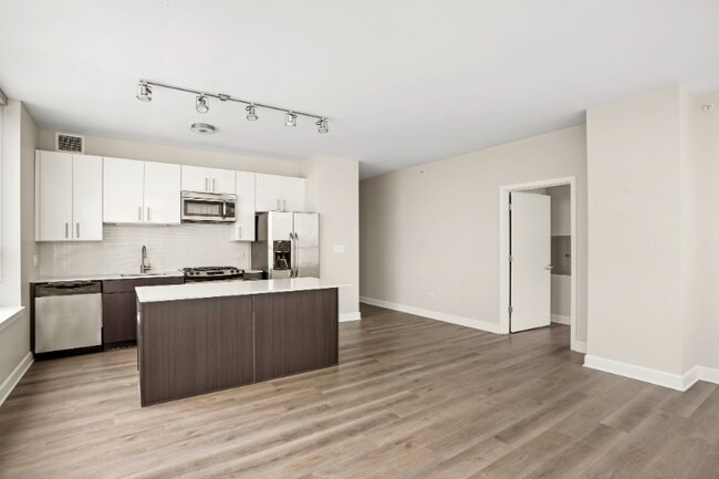 Photo - 709 W Adams St