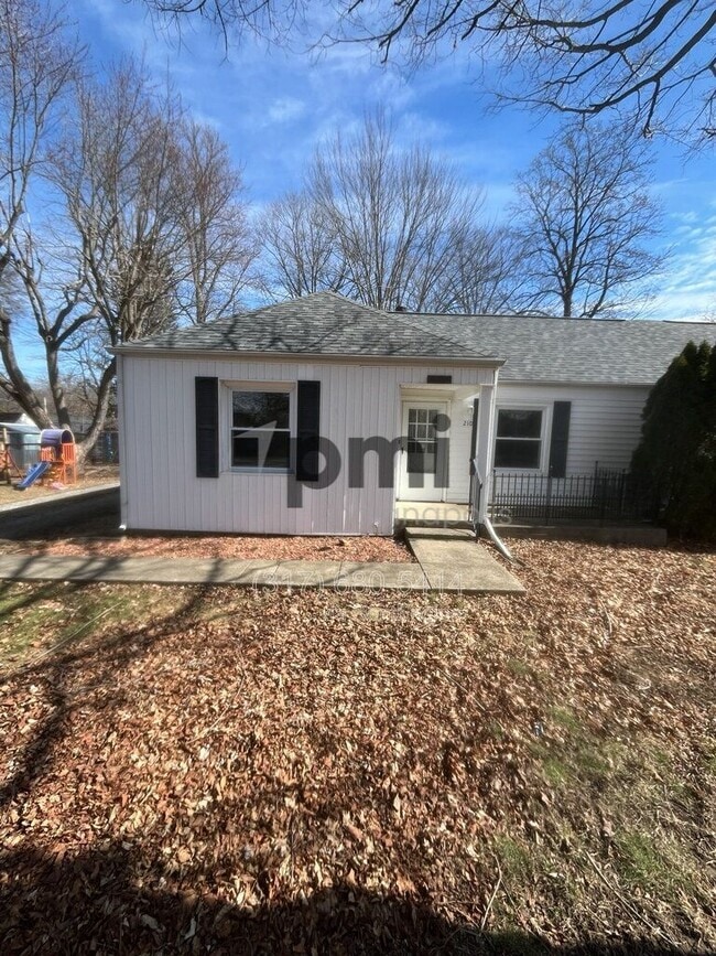 Photo - 210 Donnelly Dr