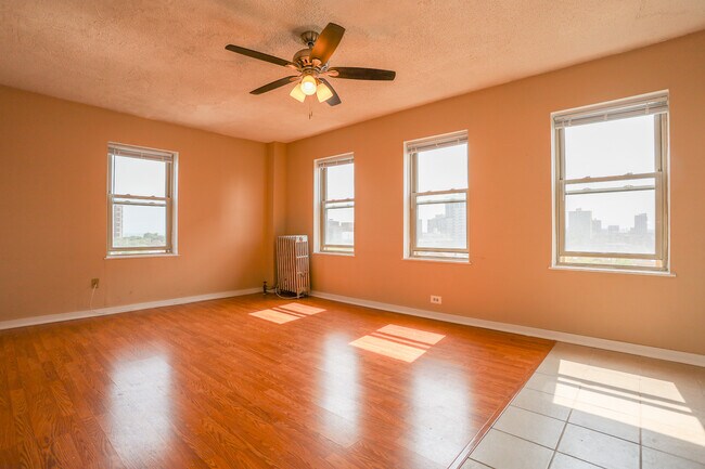 Photo - 911 W Lawrence Ave Unit #501