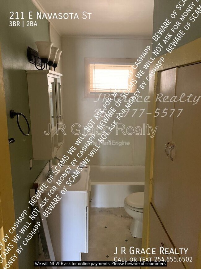 Photo - 211 E Navasota St