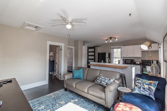 Photo - 714 N Broadway Ave Unit 2