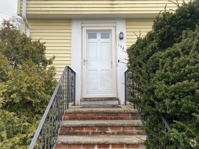 Building Photo - 104 Wendell St Rental