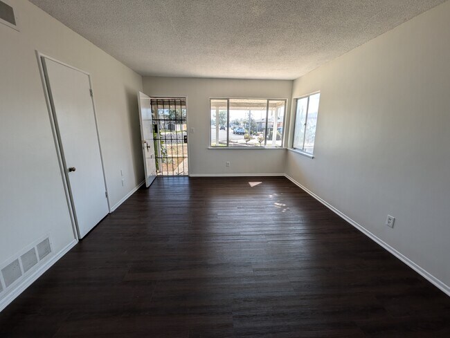 Photo - 2215 W 157th St