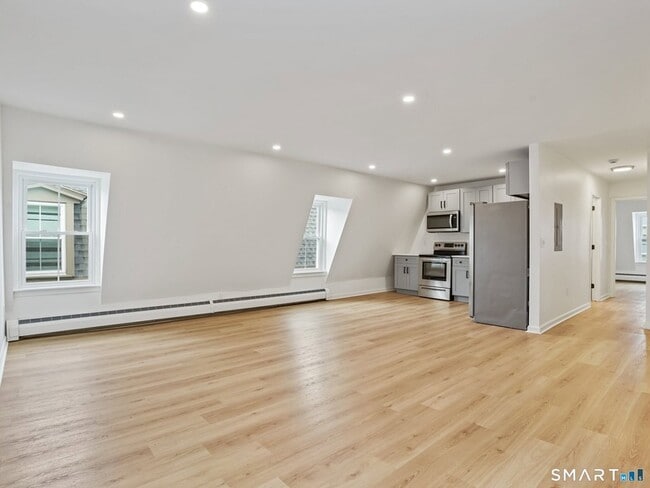 Photo - 678 Atlantic St Unit 3