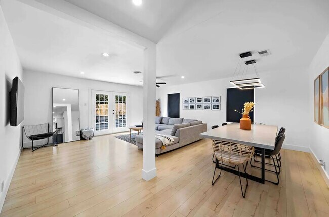 Photo - 5401 W 43rd St