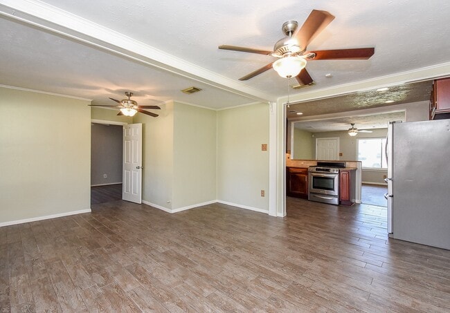 Photo - 7418 Jalna St