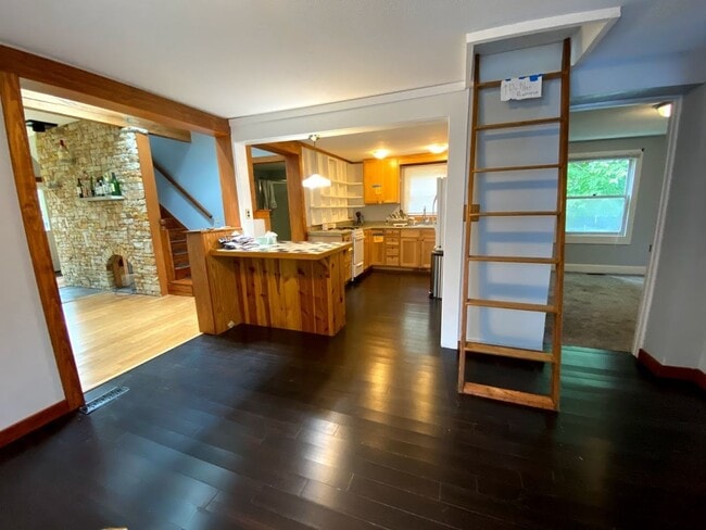 Building Photo - Great 3 bed 2 bath home!! AVAILABLE AUGUST 2027!