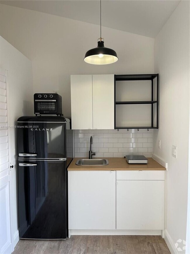Building Photo - 52 NW 68th St Unit 52 Rental