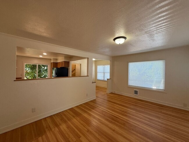 Building Photo - 1133mc Unit 1135mc Rental