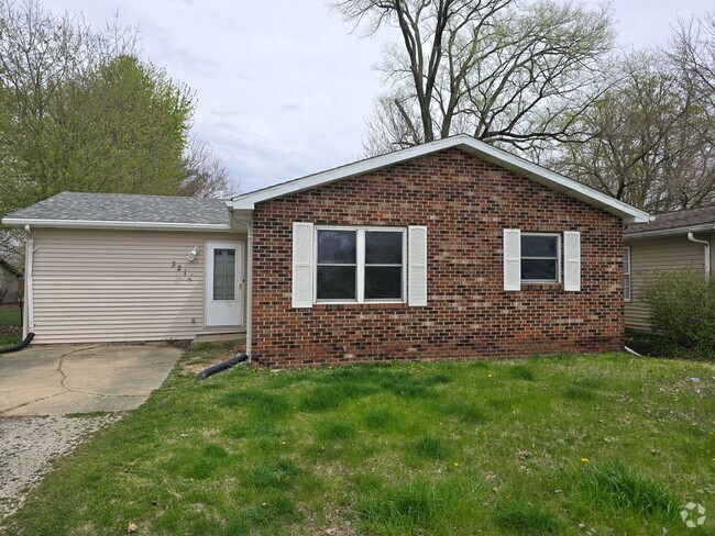 Building Photo - 3 Bedroom 2 Bathroom for $1350.00 Rental