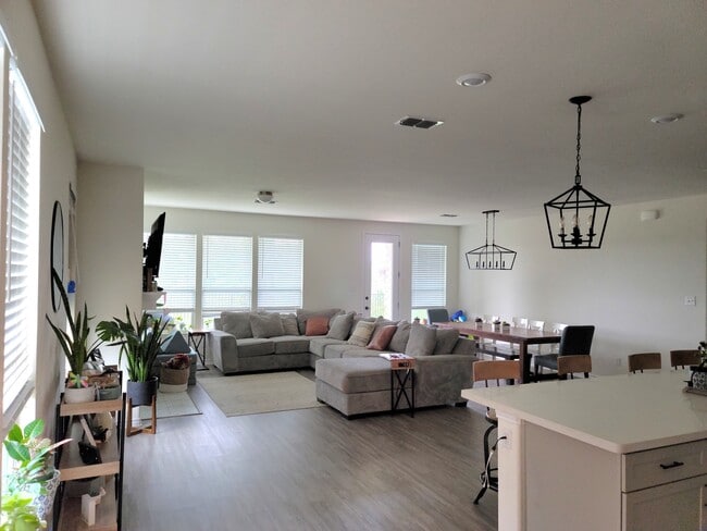 Building Photo - 9008 Bison Creek Dr