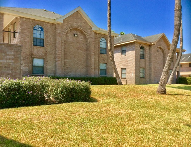 Las Violetas Town Home Apartments