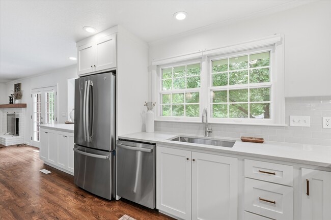 Photo - 2309 W 104th St