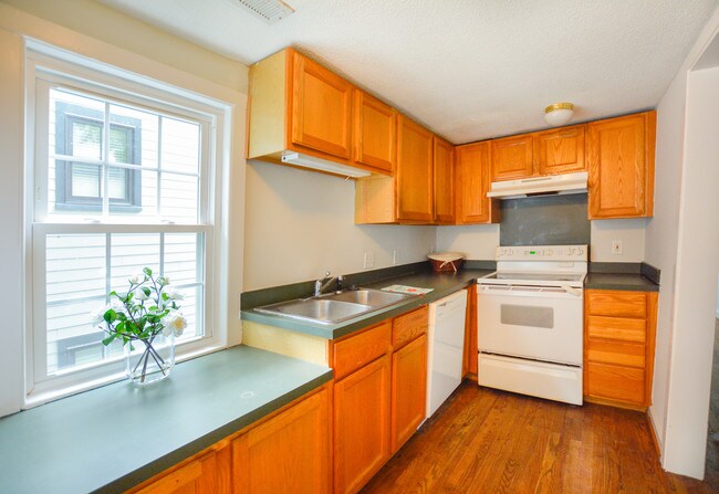 Photo - Downtown Charleston Duplex! Unit B
