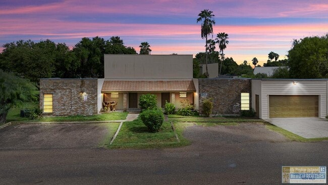 Building Photo - 805 Continental Dr Unit 3