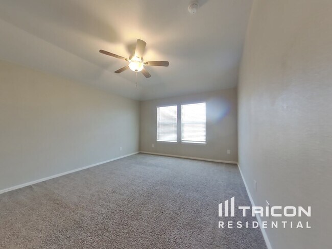 Photo - 532 Houndstooth Dr