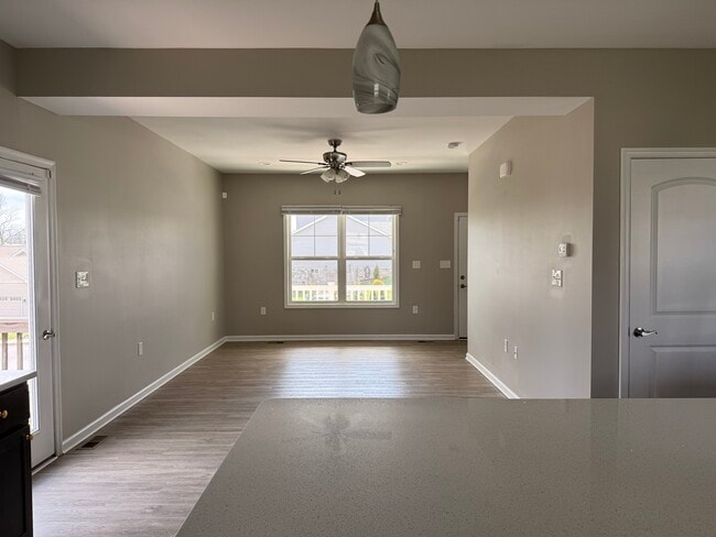 Photo - 270 Mabdarin Dr