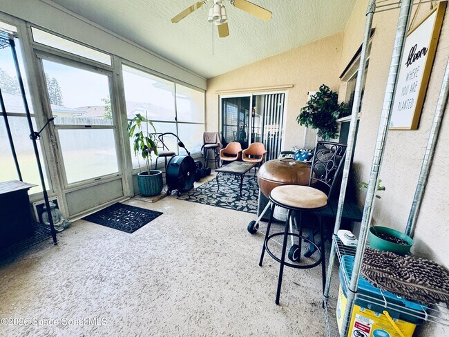 Photo - 2065 Thistle Dr