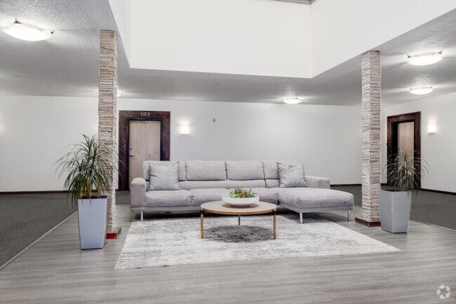 Axis at 739 - Lobby