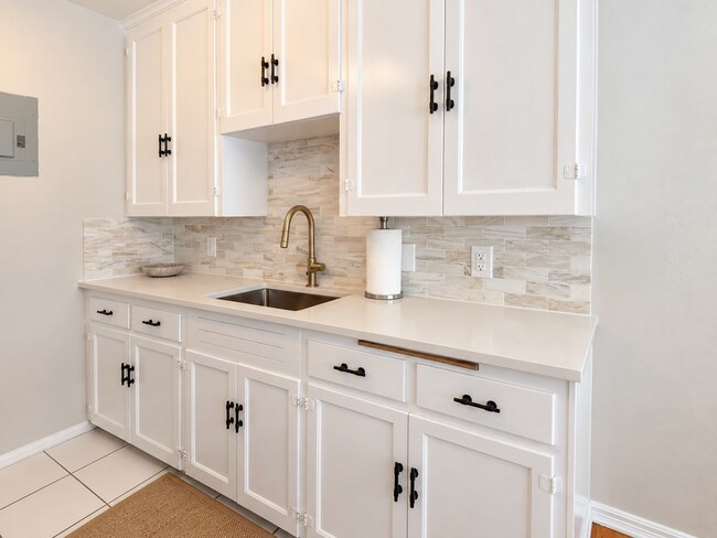 525 Jackson St Unit 206