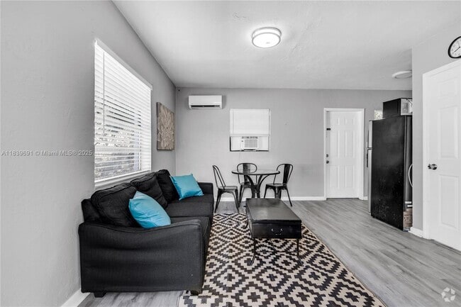 Building Photo - 105 SW 5th Ct Unit 3 Rental