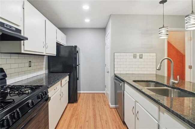 Photo - 1058 Mansfield Ct