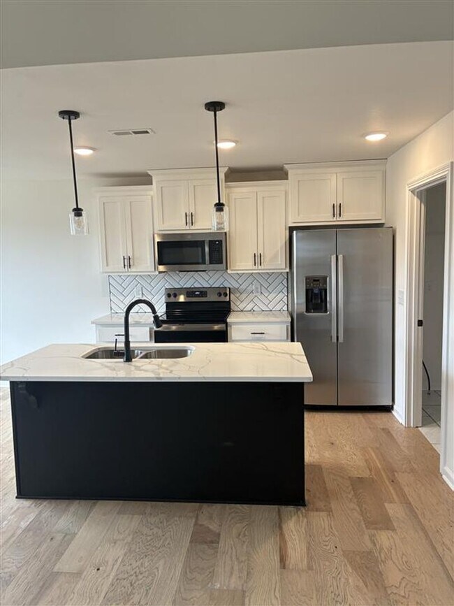 Photo - Beautiful 3 Bedroom, 2 Bathroom Home — Minutes from Fort Campbell and the 101st Parkway