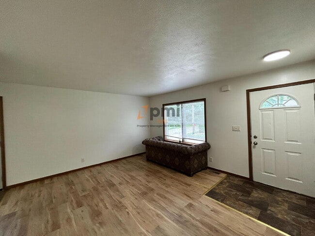 Photo - 139 Kabelin Ave