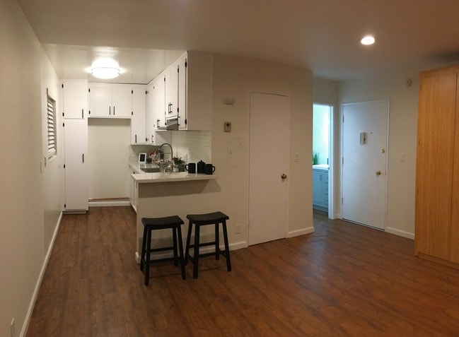 Entry Interior View - 14718 W Magnolia Blvd Unit #3