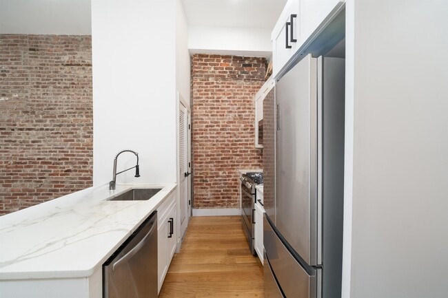 Building Photo - 25 Corbin Ave Unit 5 Rental
