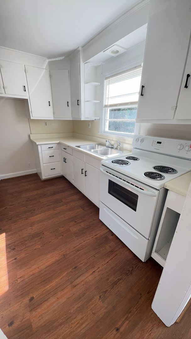 Photo - 401 Sheppard St