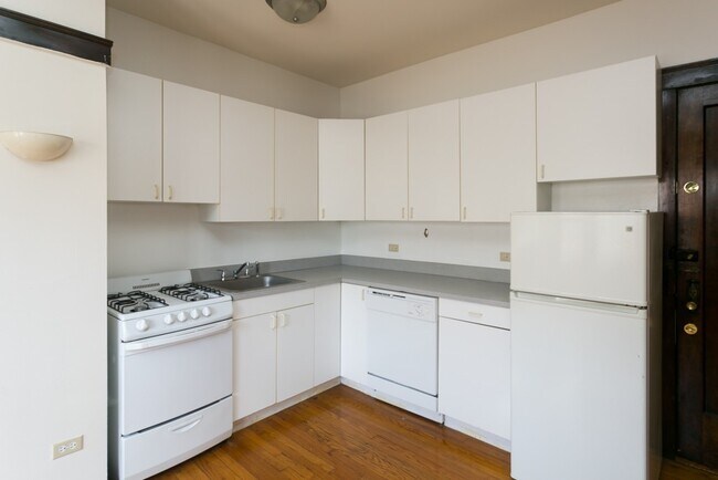 Photo - 821 W Waveland Ave Unit 41