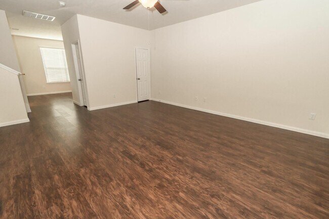 Photo - 20 Lazy Swing Ct