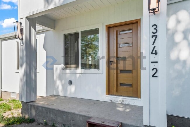 Photo - 374 S 21st St